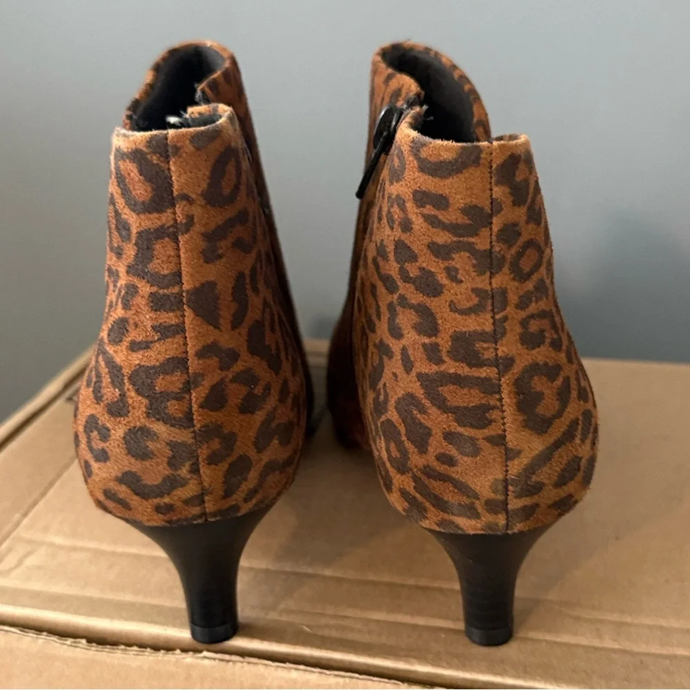 Clarks Leather "Linvale" ankle Bootie Cheetah Size 9.5 M - Picture 7 of 10